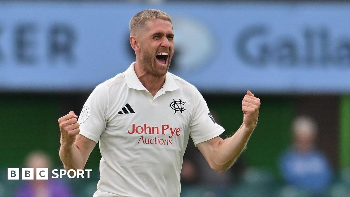 County Championship: Olly Stone helps Nottinghamshire tighten grip on Leicestershire