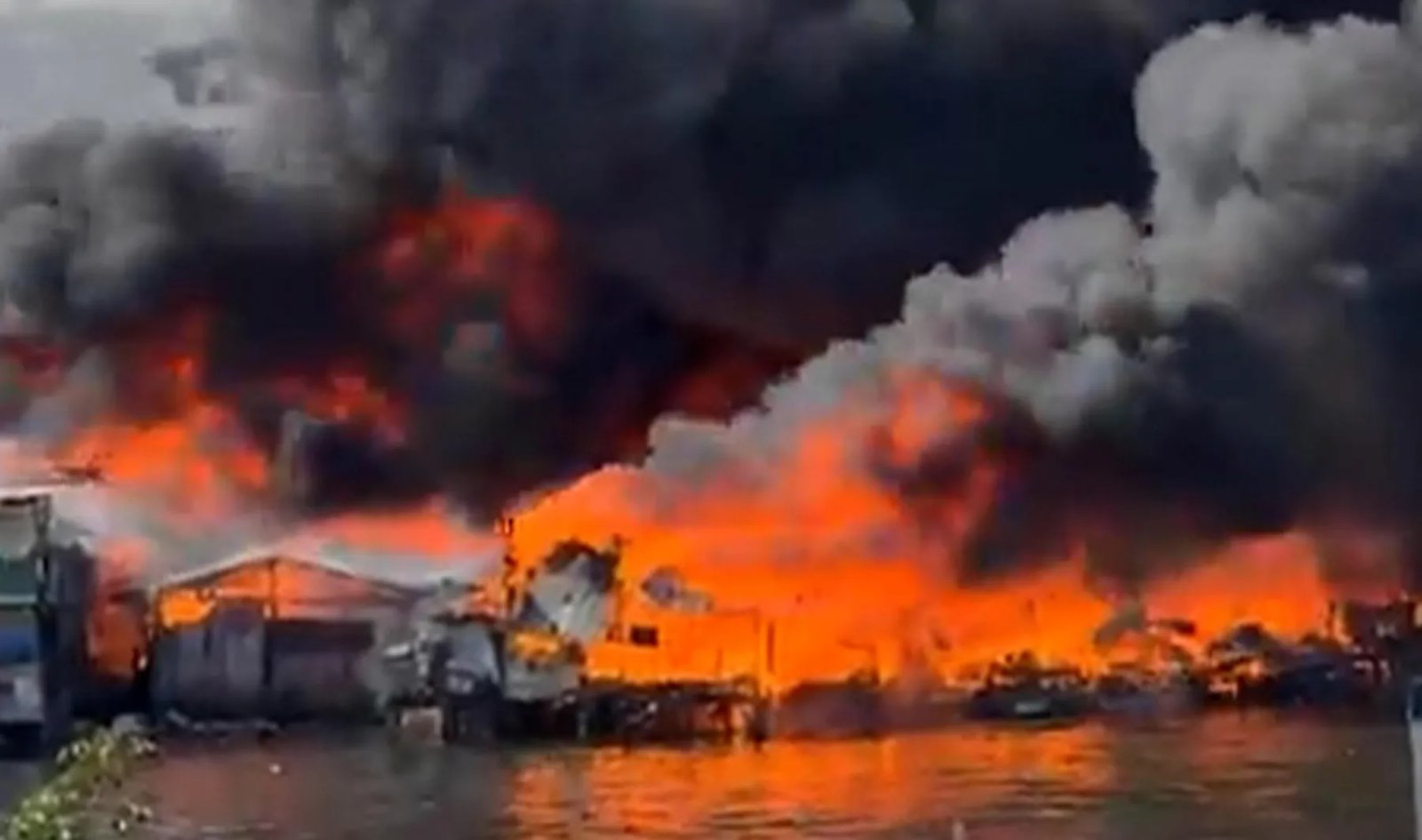 Massive fire engulfs residential area in the Philippine capital | Climate