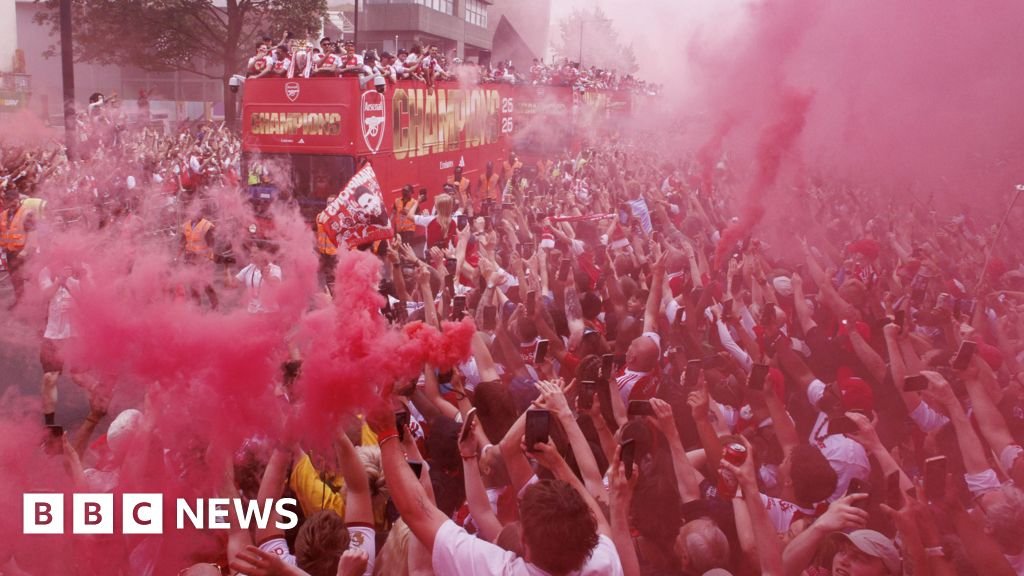 Arsenal fans turn streets red for Premier League title parade