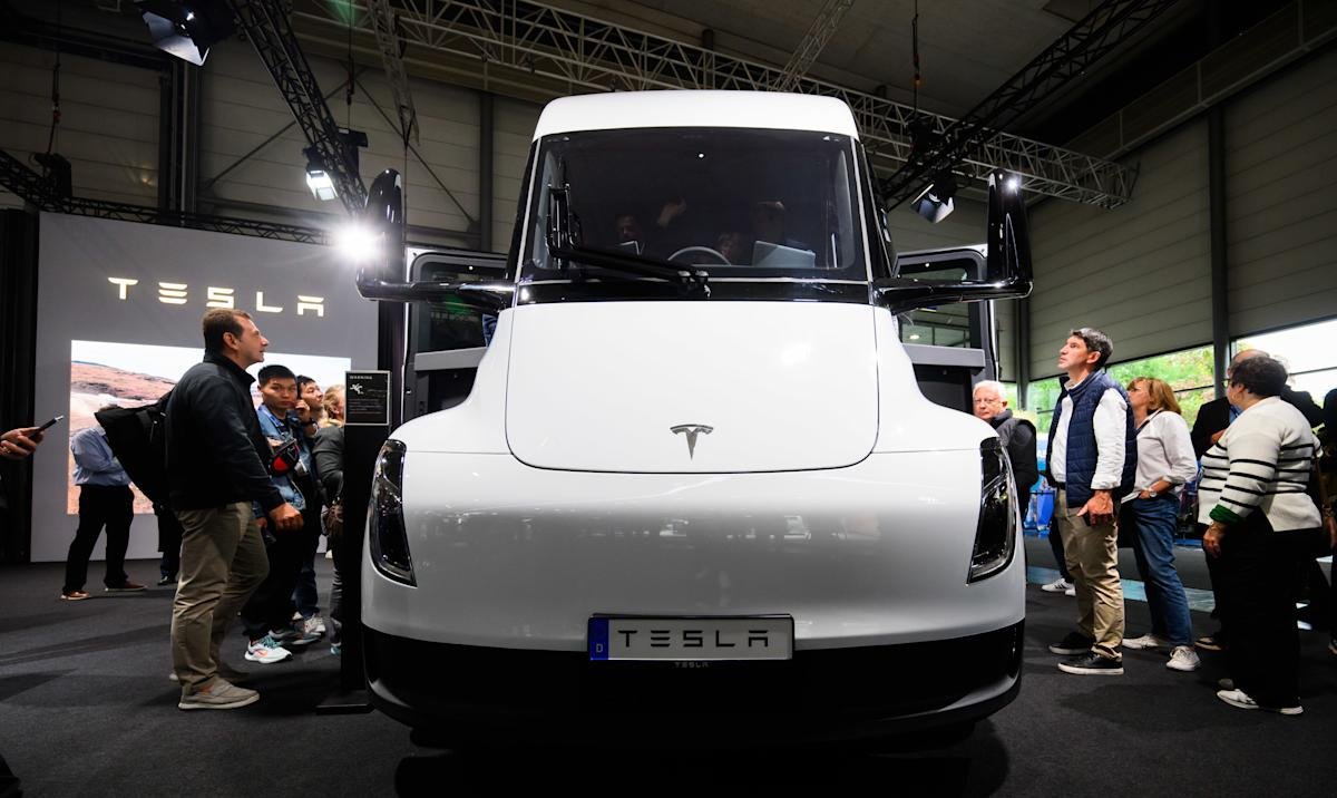 Tesla stock higher for week as Semi starts production, company nets $573M in sales from SpaceX, xAI last year