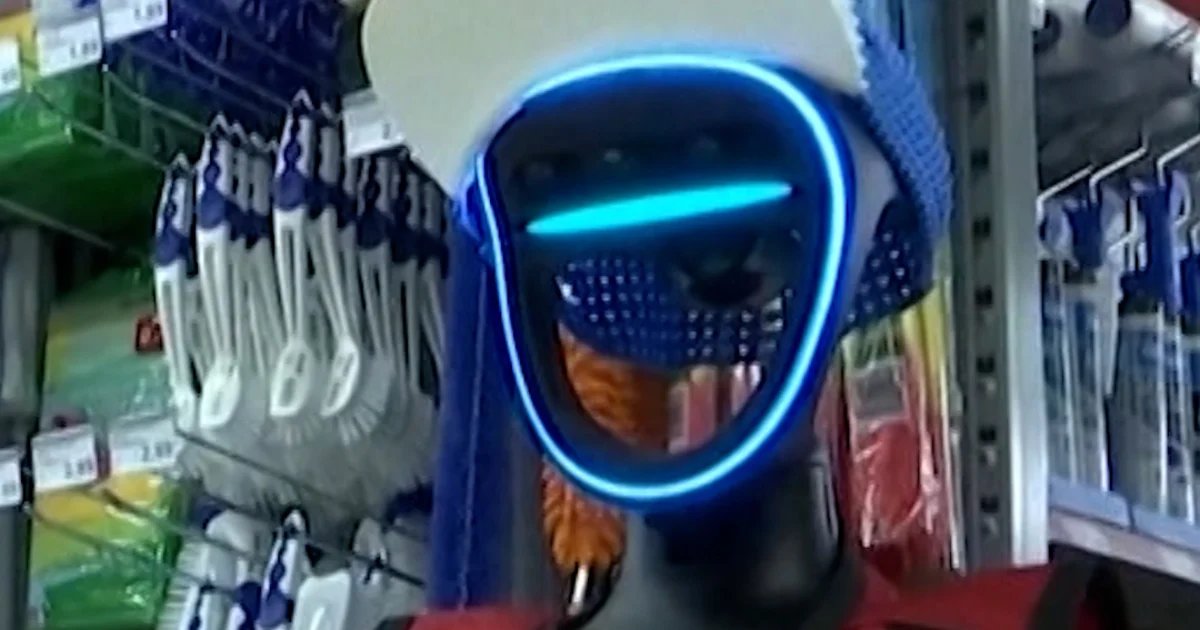 German hardware store tests robot to assist customers