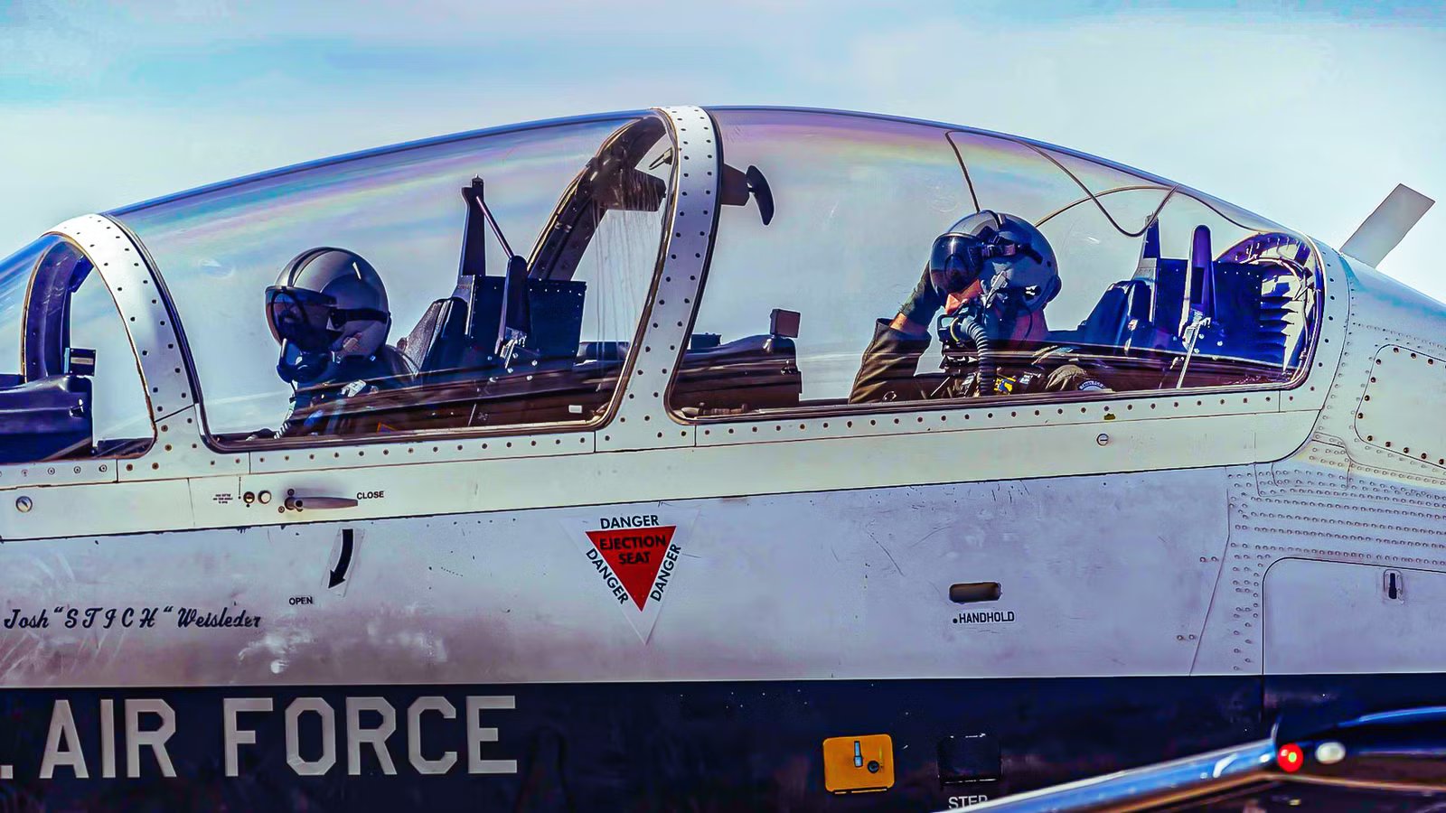 Why This Air Force Had No Rule Against Fighter Pilots Taking Selfies