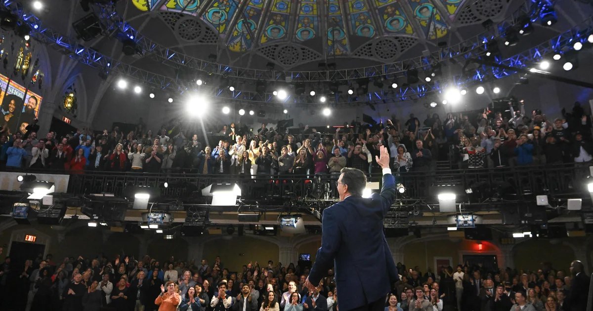 Stephen Colbert takes stage of “The Late Show” one last time: “We were lucky enough to be here for the last 11 years”