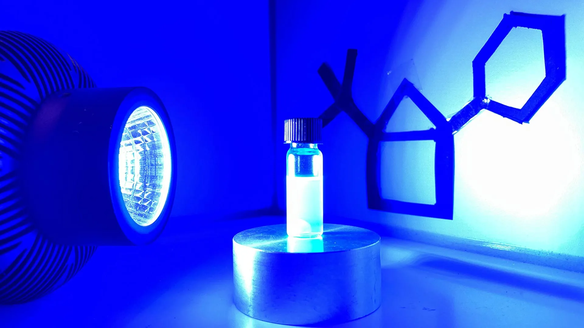 Scientists use light to create tiny molecules that could transform medicine