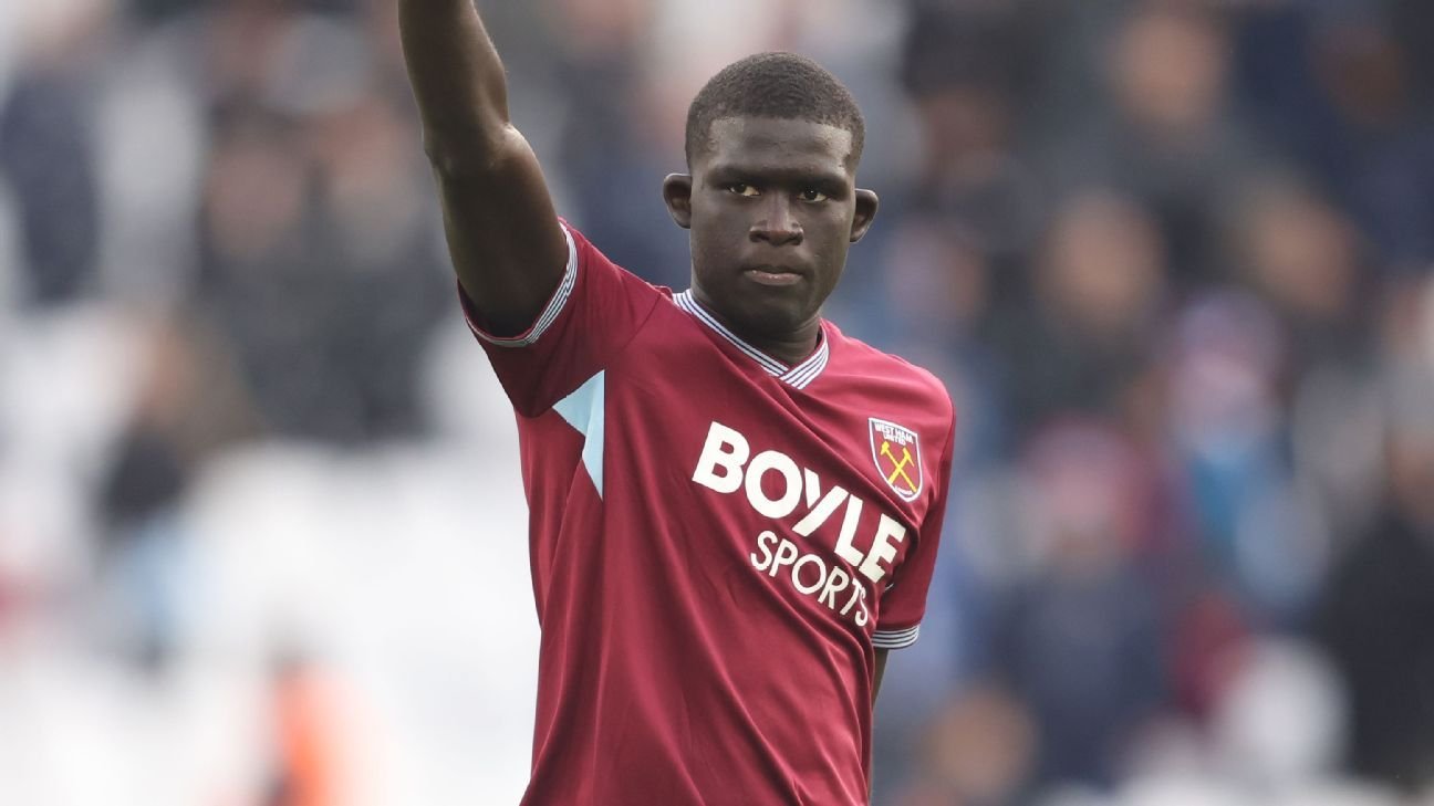 Transfer rumors, news: Man United eye West Ham left back