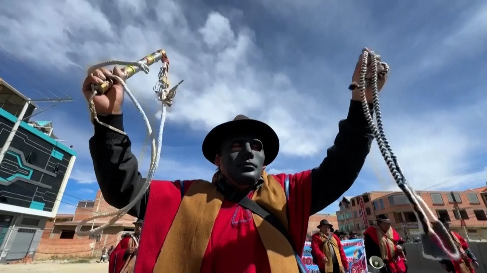 Roads blocked in Bolivia as protesters demand president’s resignation | Workers’ Rights