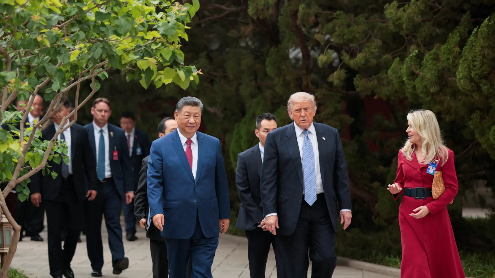 Xi praises US ‘milestone’ visit and relationship, offers Trump roses | Donald Trump