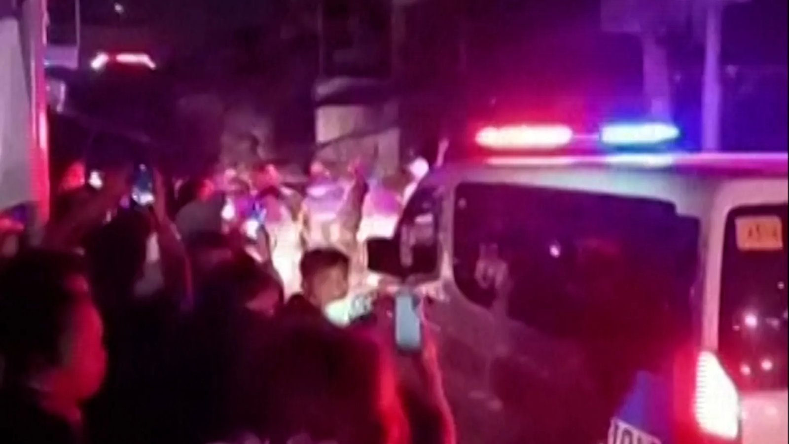19 feared trapped after building collapse in Philippines | Newsfeed