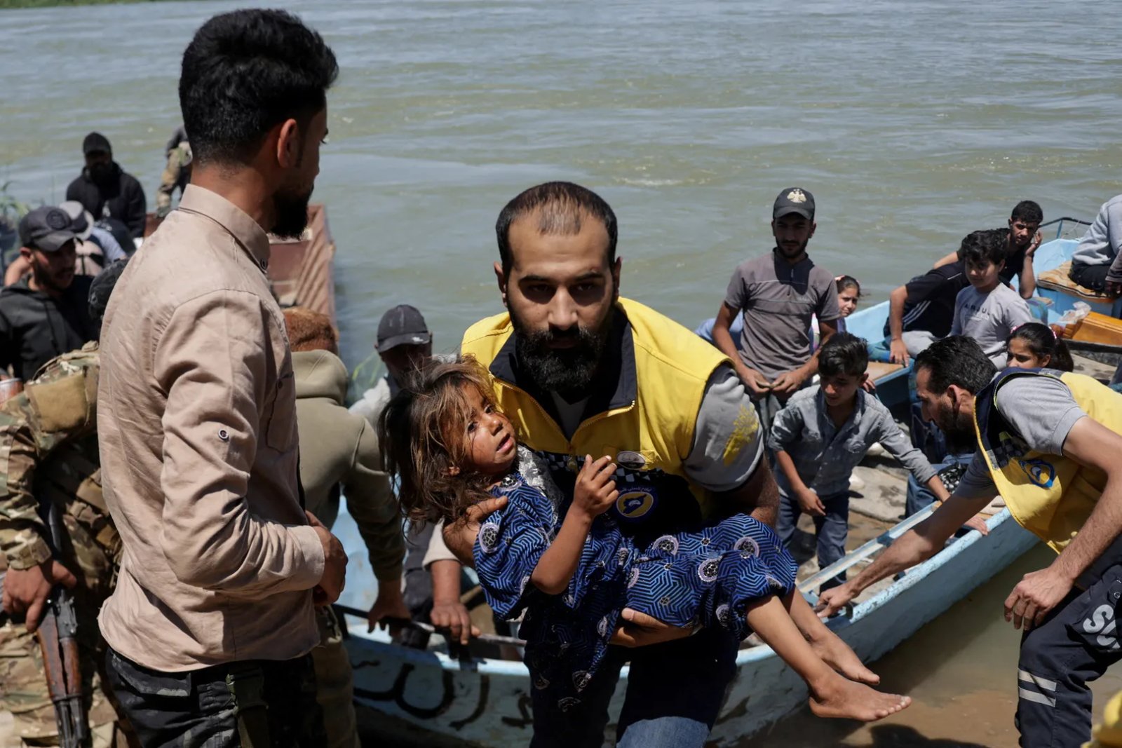 Rescues in eastern Syria after the Euphrates River bursts its banks | Newsfeed