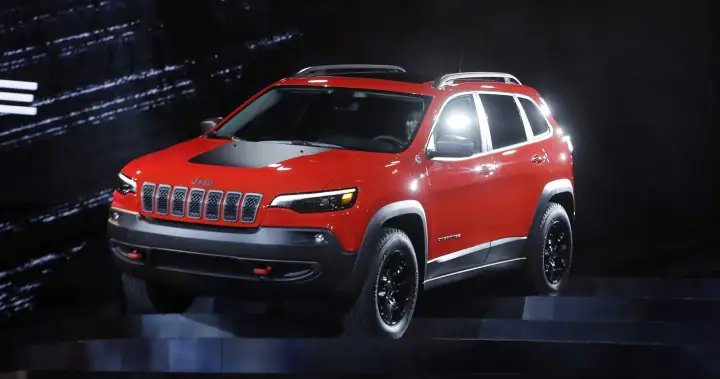 20K Jeep Cherokees recalled because they could move when parked – National