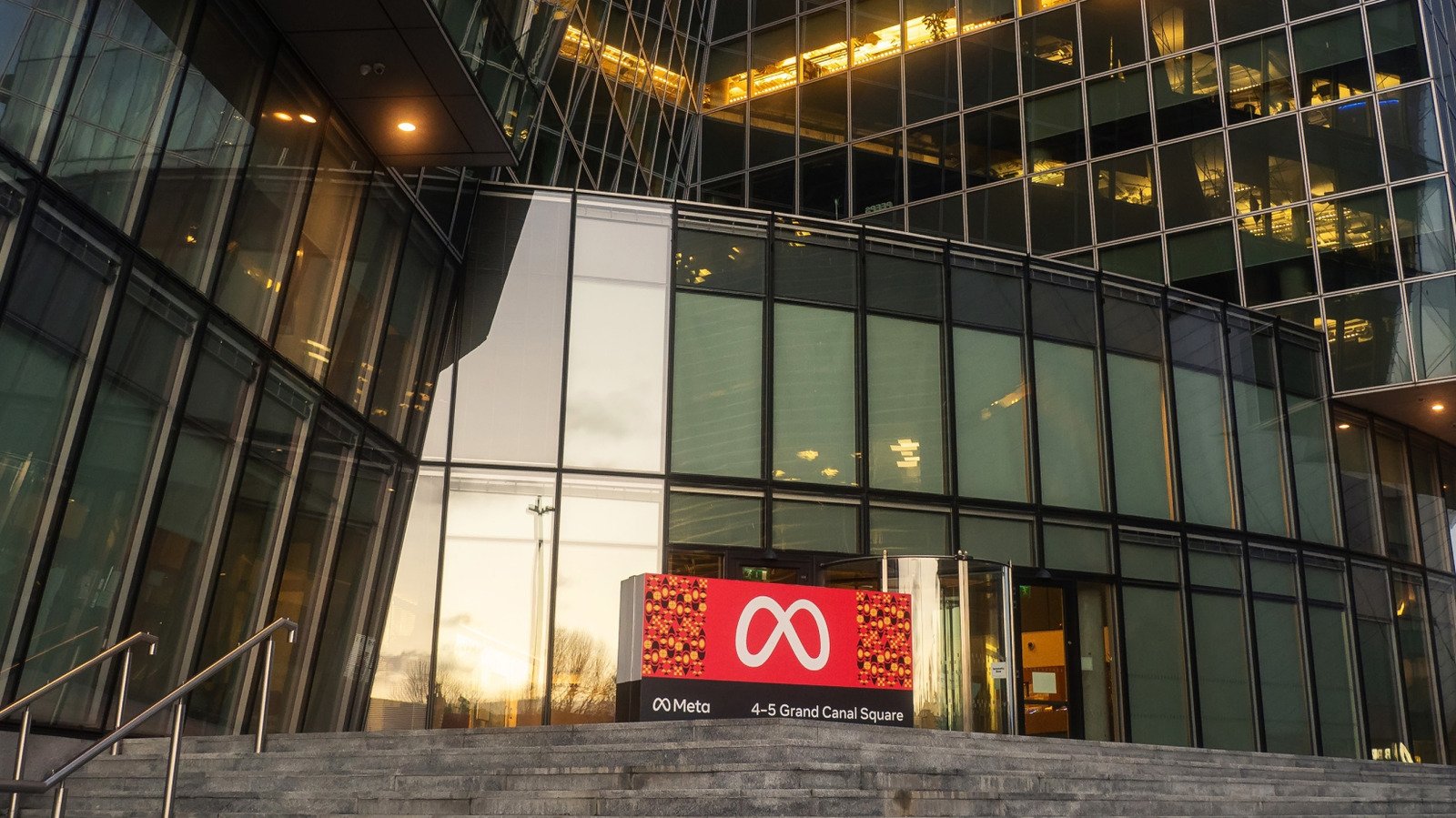 Irish Regulators Are Investigating Whether Meta Is Using ‘Dark Patterns’ To Steer People Away From Non-Algorithmic Feeds