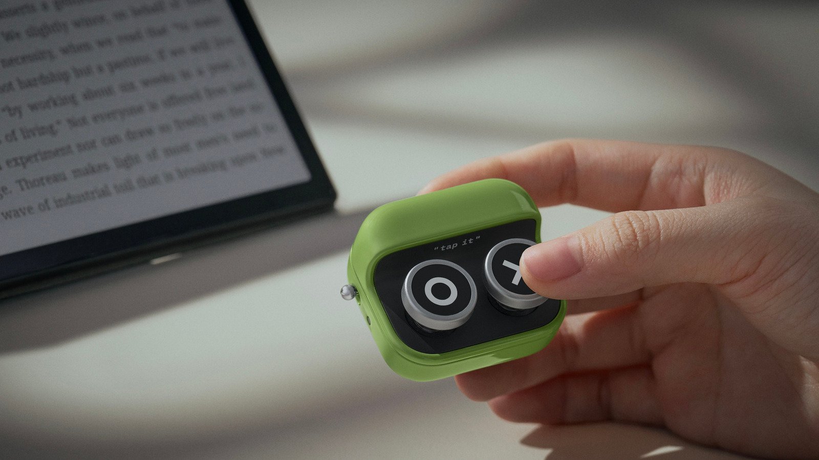 Boox Announces Tappy, A Wireless Page-Turning Remote