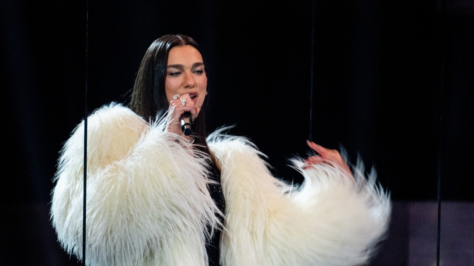 Dua Lipa Is Suing Samsung For $15 Million