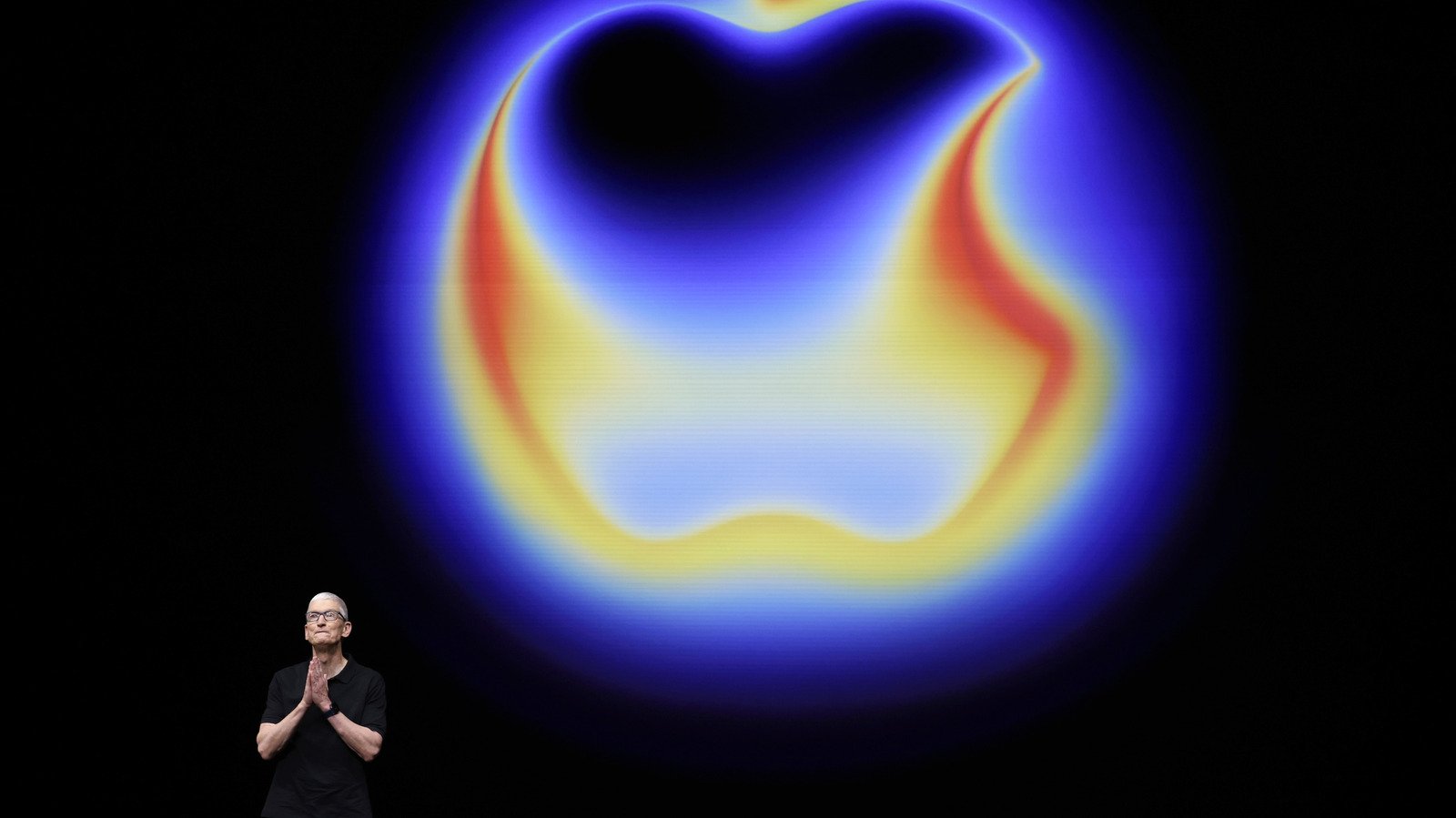 Apple’s Smart Glasses Reportedly Won’t Make Their Debut Until End Of 2027