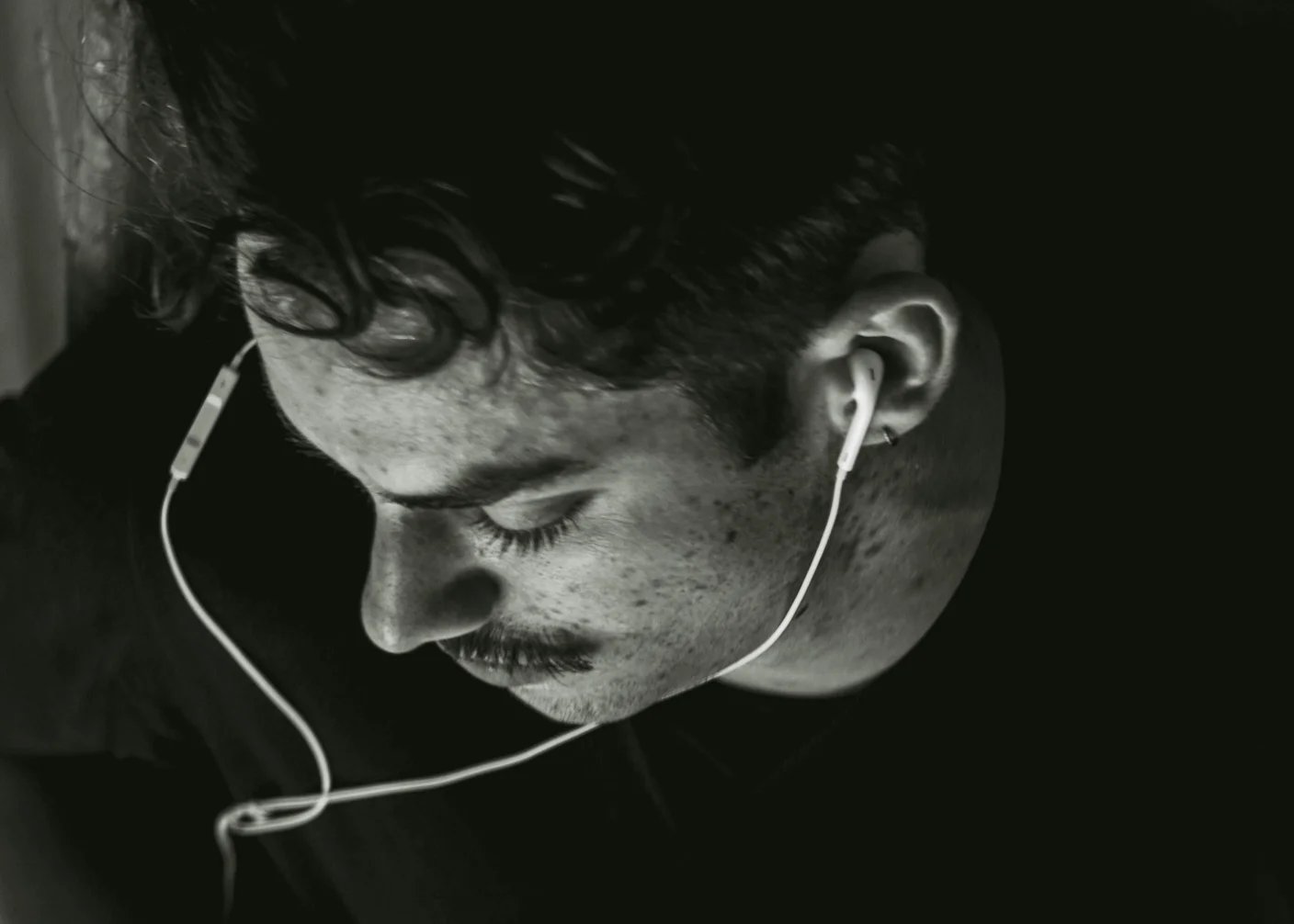 The Fully Anesthetized Brain Can Still Track a Podcast