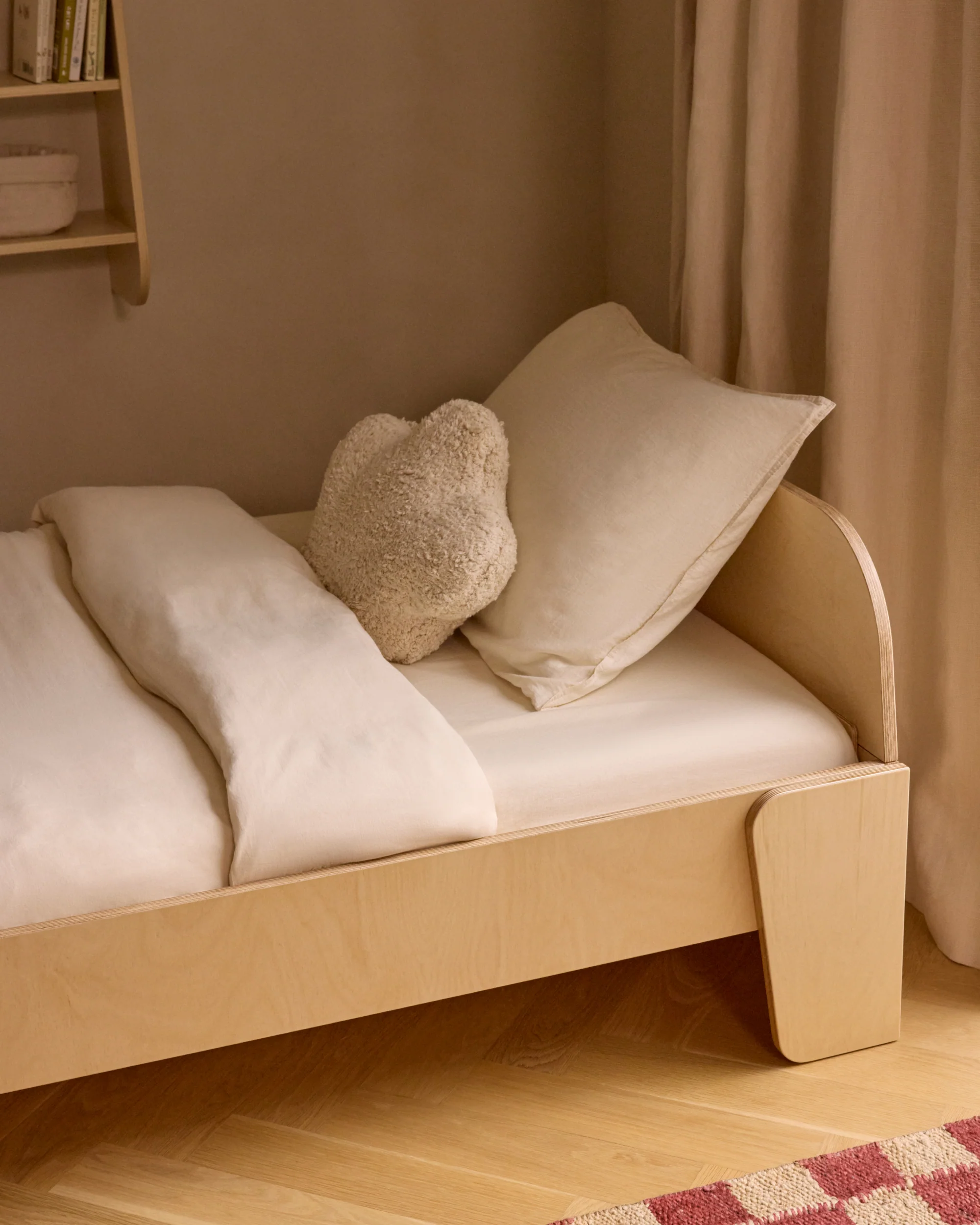 7 Best Montessori Floor Beds For Toddlers