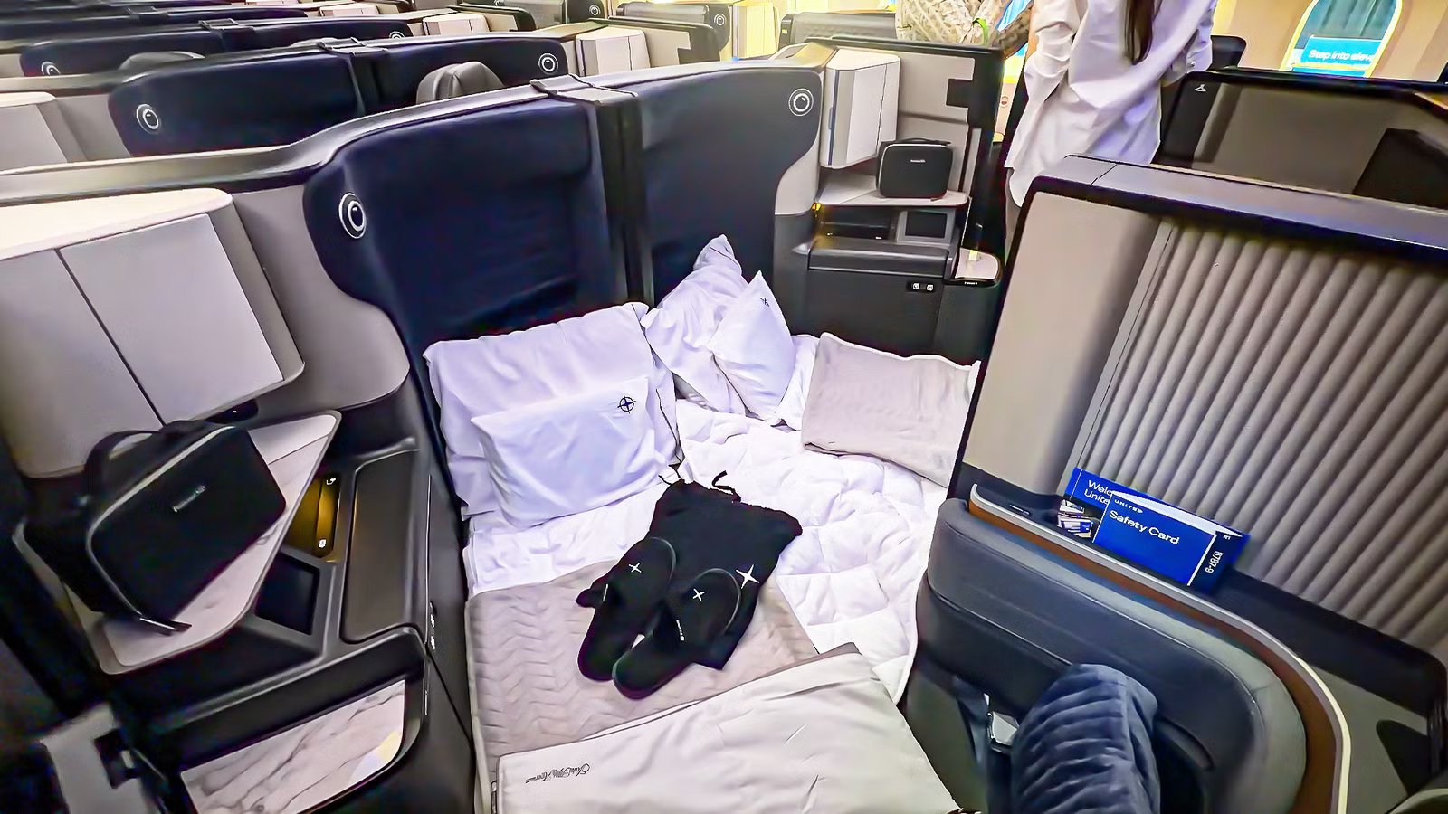 How United Airlines’ New Polaris Studio Suites Differ From American’s Flagship Suite Preferred