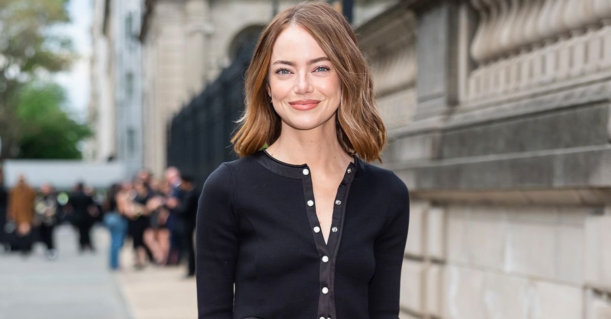 The Chic Way to Wear Black Trousers and a Lightweight Jacket
