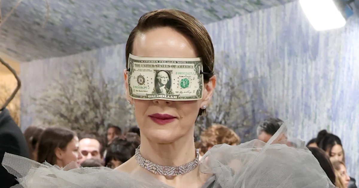 Sarah Paulson wears money blindfold at 2026 Met Gala