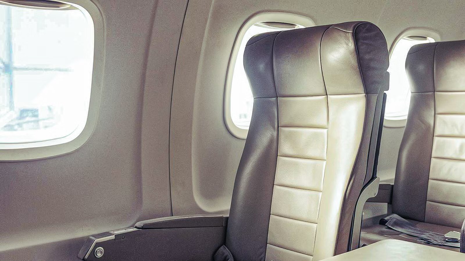 If You’ve Got Money To Burn, We Found Near-Perfect Private Jet Experiences For Under $1,000
