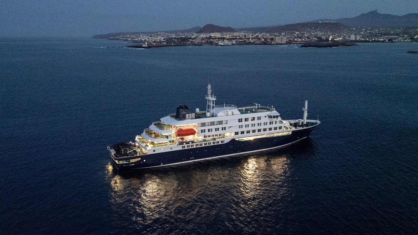 3 evacuated off cruise ship with suspected hantavirus cluster, WHO says