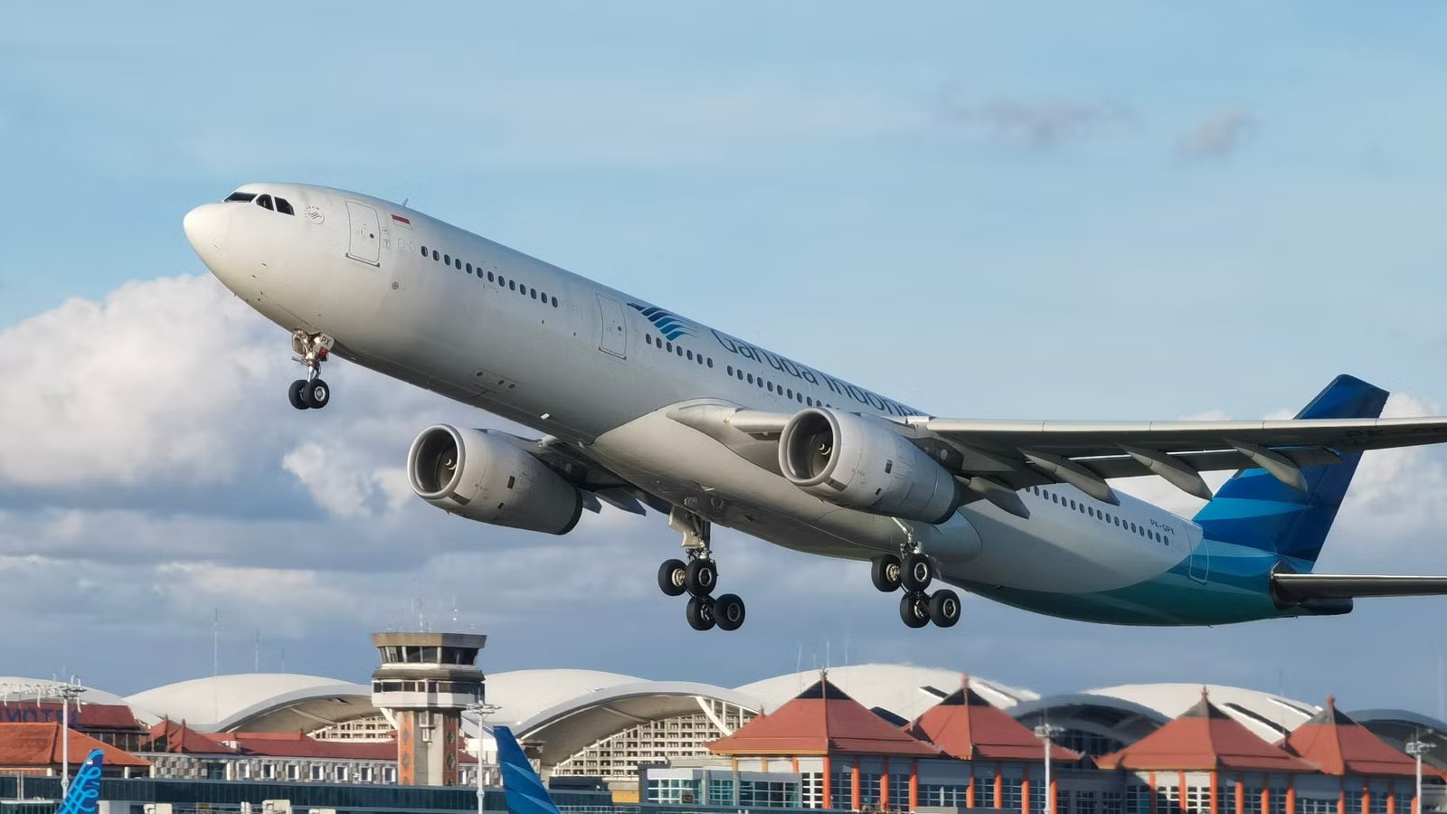 4 Hours & 24 Holding Patterns: What Caused This A330neo To Fly In Circles