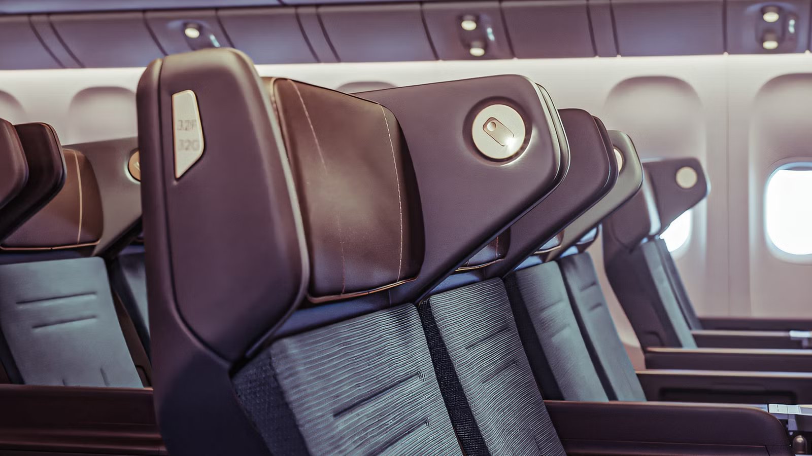 Singapore Airlines Vs Cathay Pacific: Which Carrier’s Premium Economy Is Superior?