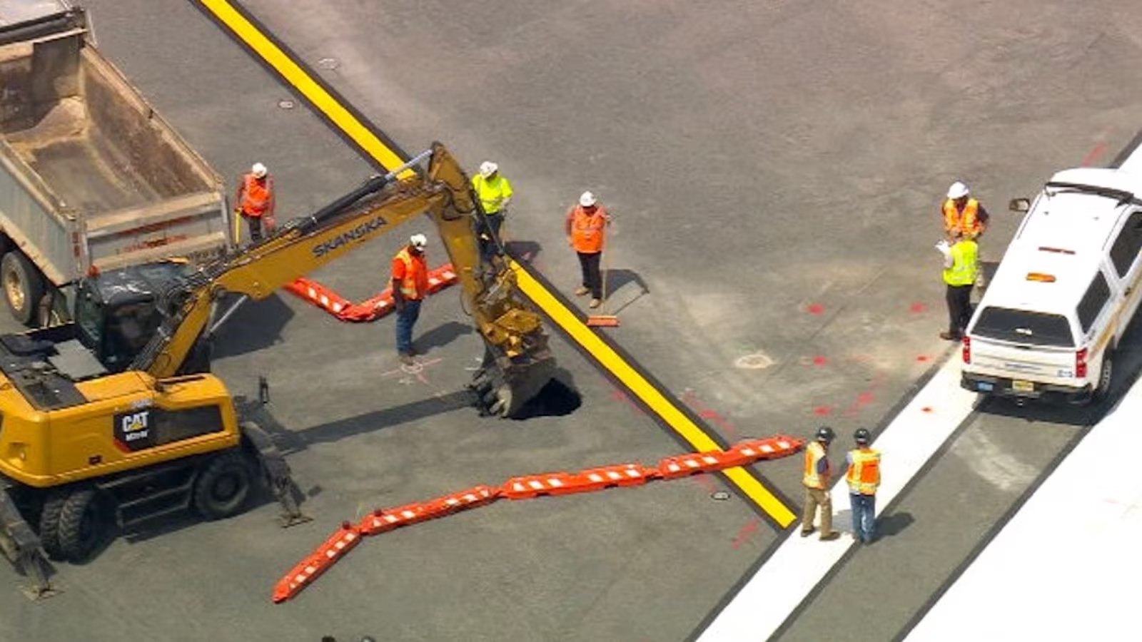 Sinkhole shuts down runway at LaGuardia International Airport