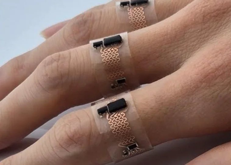 These Seven AI Rings Translate Sign Language in Real Time