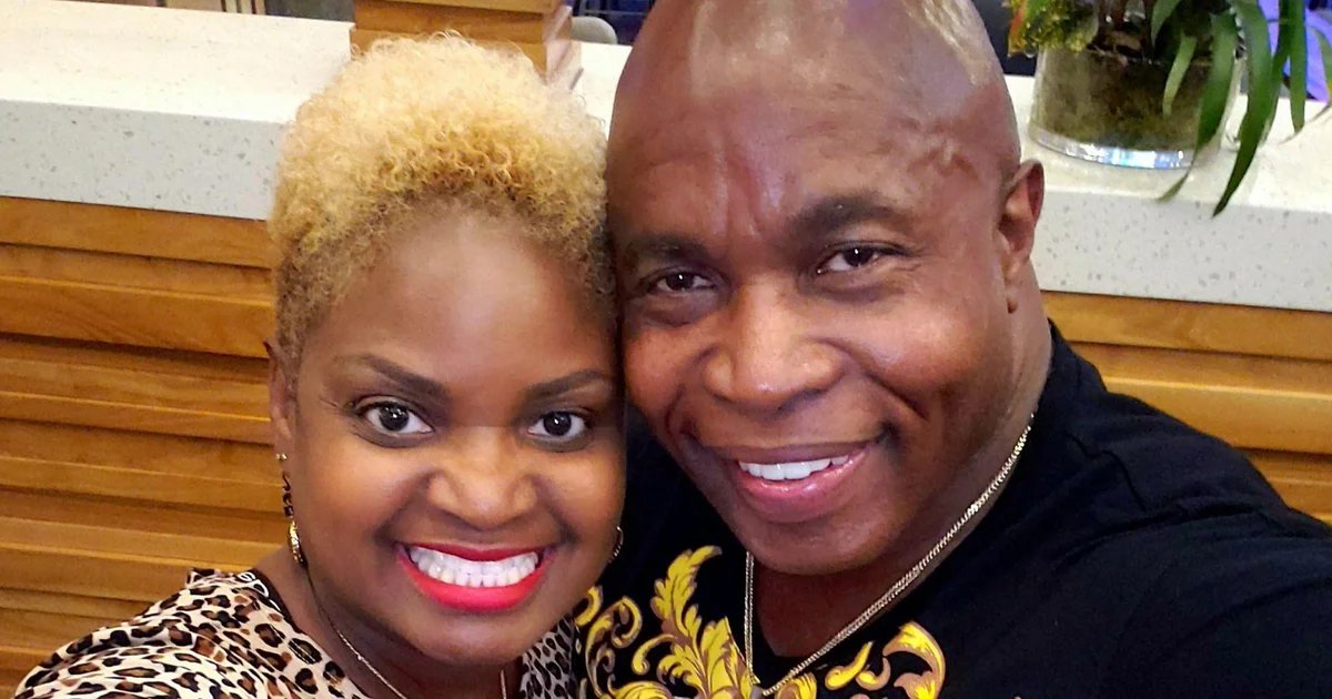 In first interview since being accused of murder in Texas, a TV bailiff sobs, “I live with it every day”