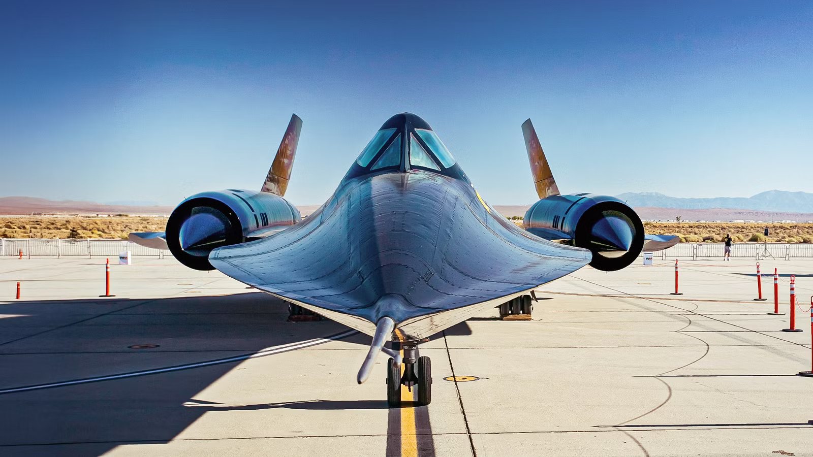 How The SR-71 Blackbird Flew So Fast Its Windshield Got Hot Enough To Cook Food