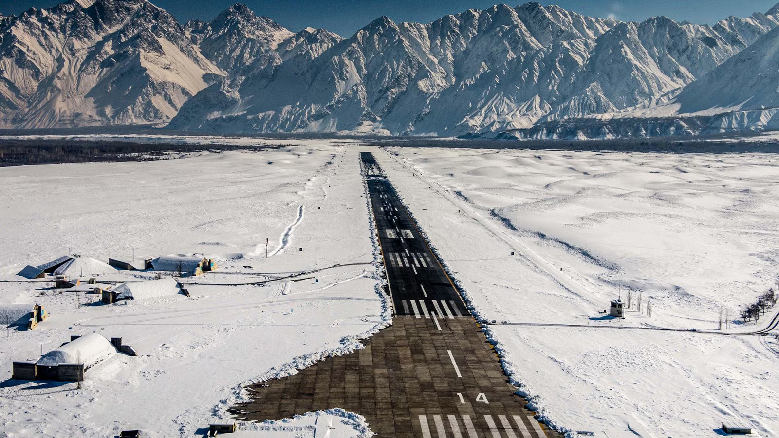 This Airport Has Runways Longer Than Most Major Hubs – But Pilots Can Only Reach It By Eye