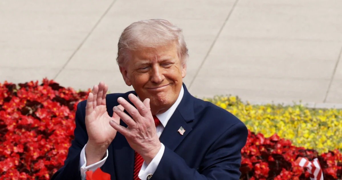 Children greet President Trump in Beijing