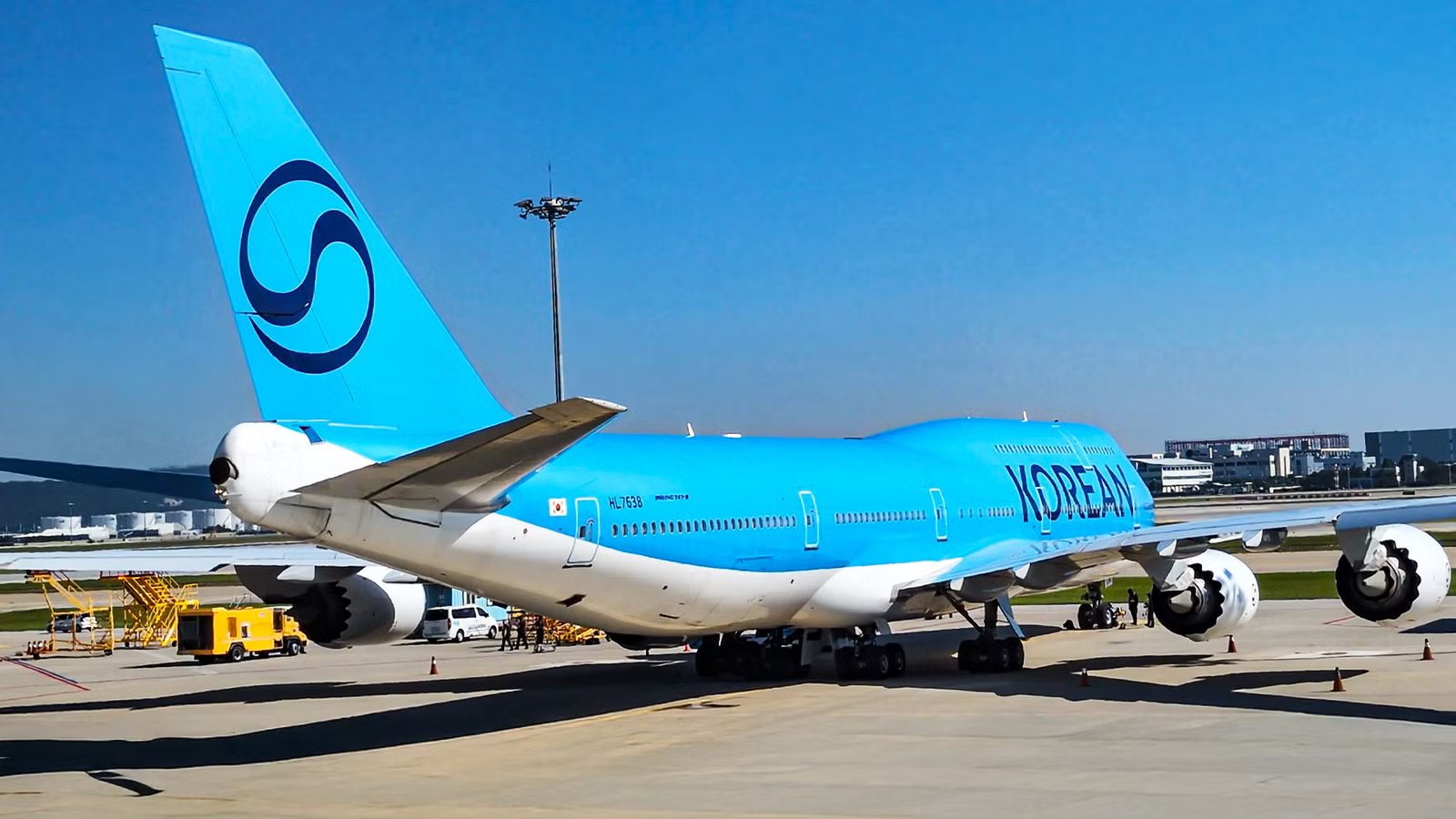 Only 3 Airlines Still Fly Passenger Boeing 747-8s: The US Military Wants Them All