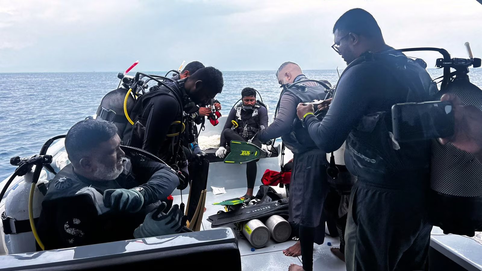 Divers will try to recover 2 of the dead Italians from an Maldives underwater cave