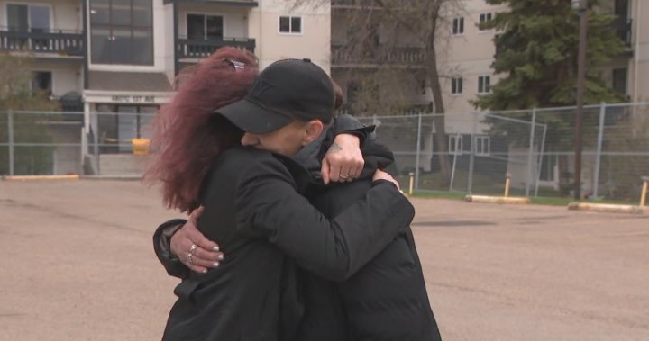 1 month after fire, Wyndham Crossing residents still without a home or answers – Edmonton