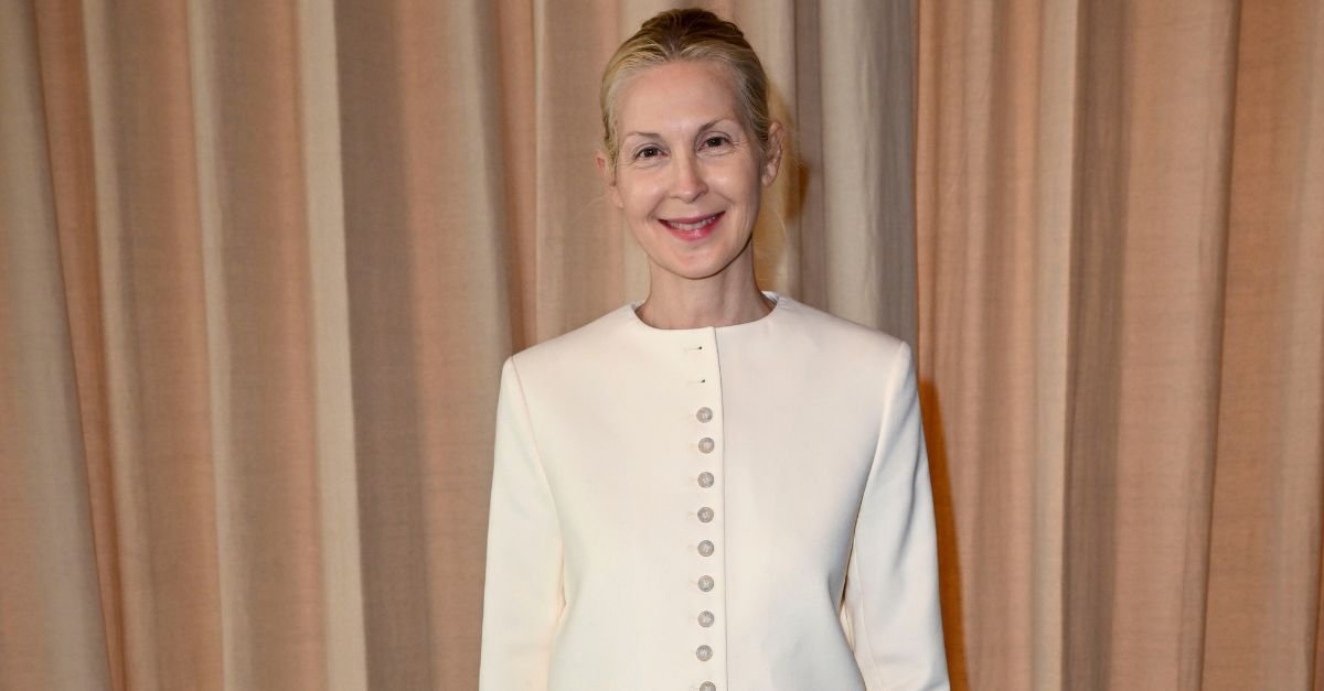 Kelly Rutherford’s Beige Heels Made Her All-White Outfit Sing