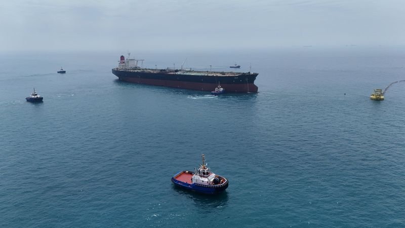 Oil prices extend decline on expectations of smoother crude flows via Hormuz