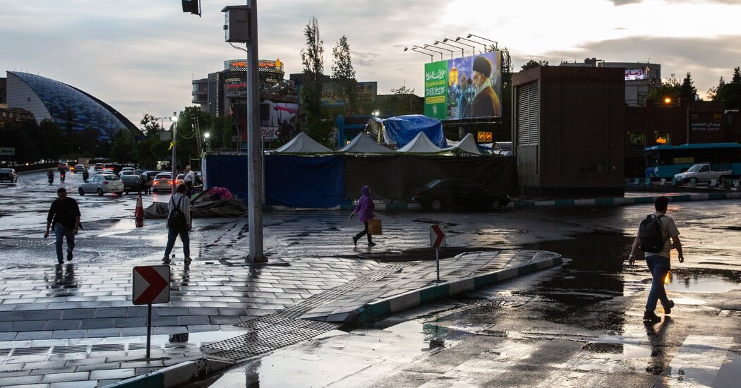 Iranians Sink Into Despair Facing War Deaths and Skyrocketing Inflation