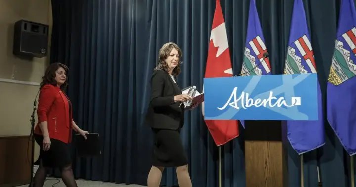 Alberta dual-practice doctors could begin offering private surgeries in fall