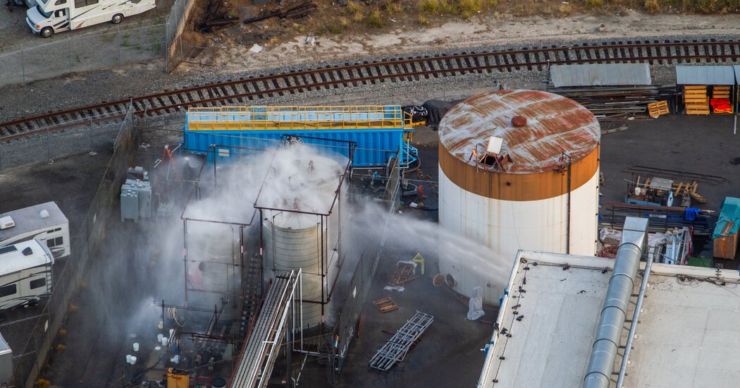 F.B.I. Searches California Plant Where Chemical Tank Nearly Exploded