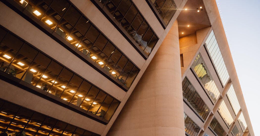 Dallas Judge Blocks City Council Vote on Future of City Hall