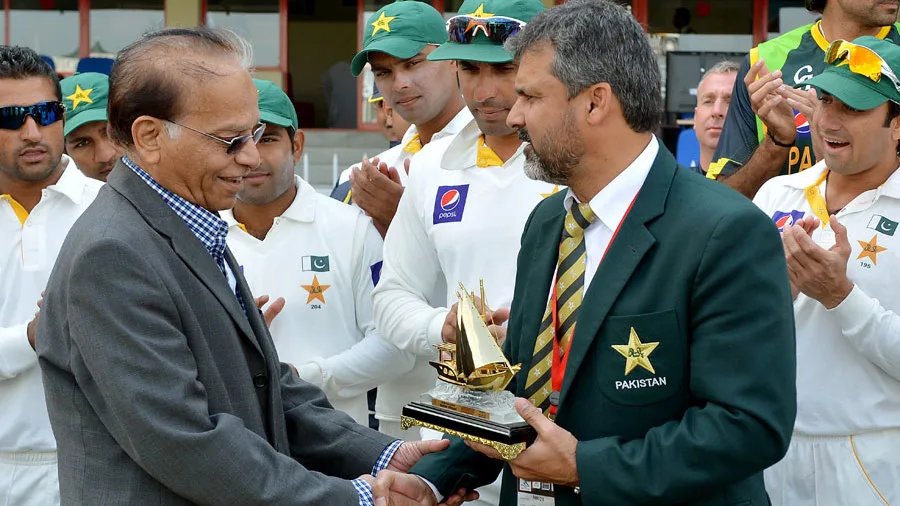 Cricket journalist and broadcast legend Qamar Ahmed dies aged 88
