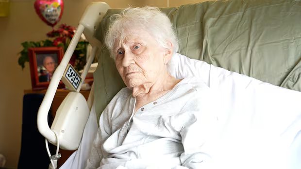 Manitoba MAID law ‘punishing’ 94-year-old woman, pro-choice group says