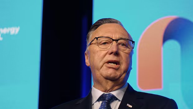 With praise for Carney — and a shot at Trudeau — support for oil drilling draws applause at Energy NL