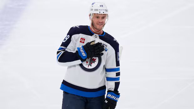 Jonathan Toews calls it a career, retires after 16 NHL seasons
