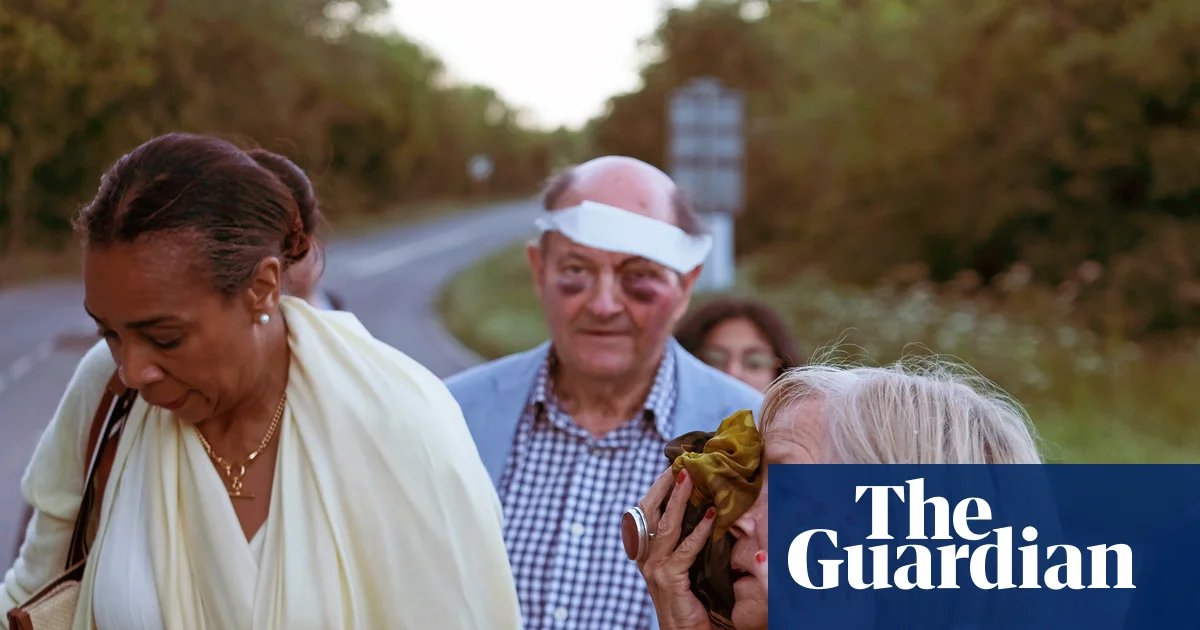Passenger of Bedford crash says 90% of people on his carriage were injured | Rail transport