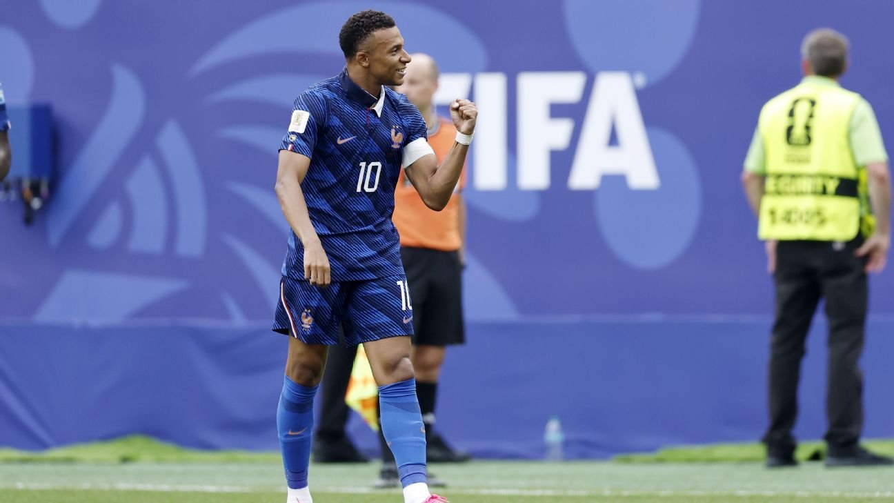 World Cup Daily: France-Iraq temporarily suspended due to severe weather