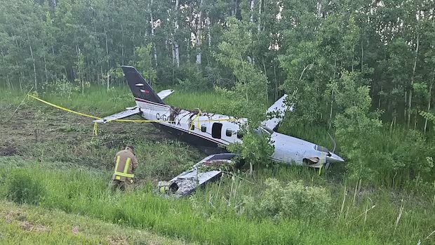 Small plane makes emergency landing on highway in western Manitoba