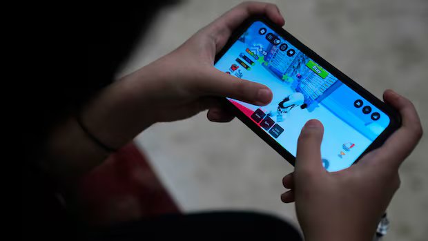Police keep warning parents about Roblox. So why isn’t it in the social media bill?